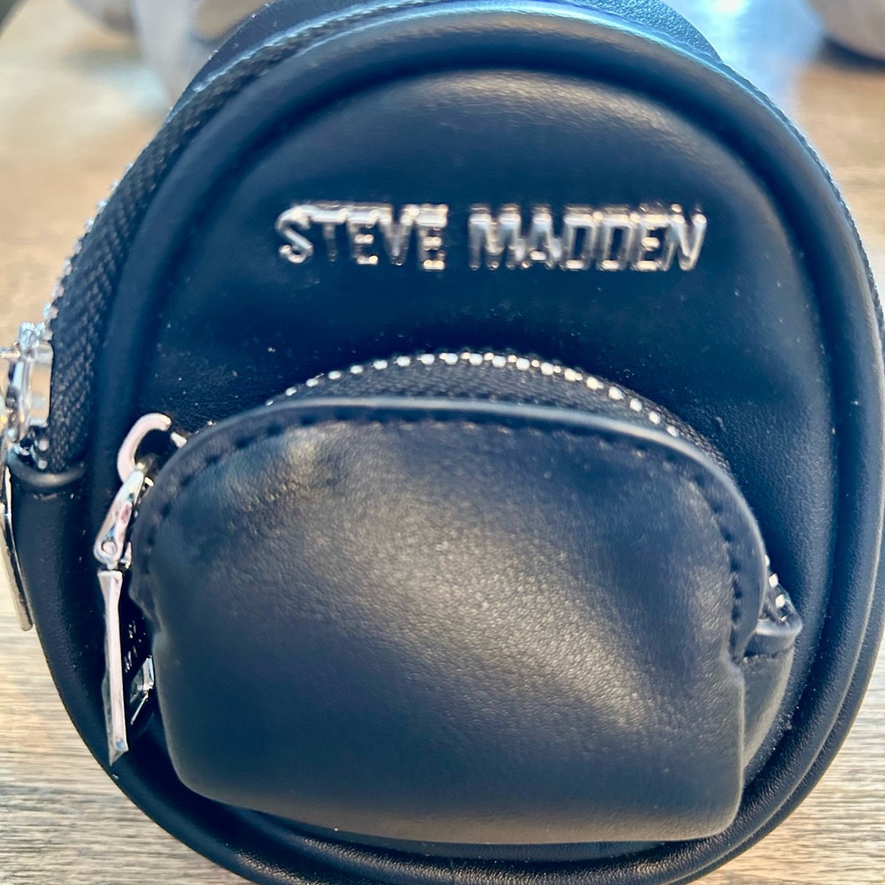 Steve Madden woman mini back pack key chain